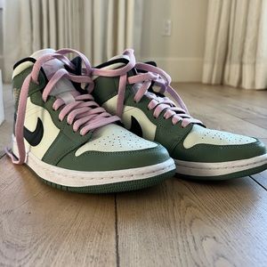 Nike Women’s Air Jordan 1 Mid SE size 8.5 Dutch Green/Black-Barely Green